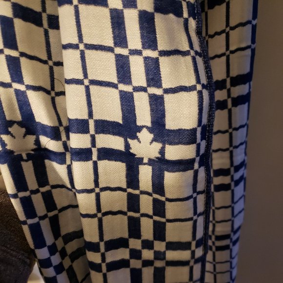 Toronto Maple Leafs Scarf - Picture 3 of 6